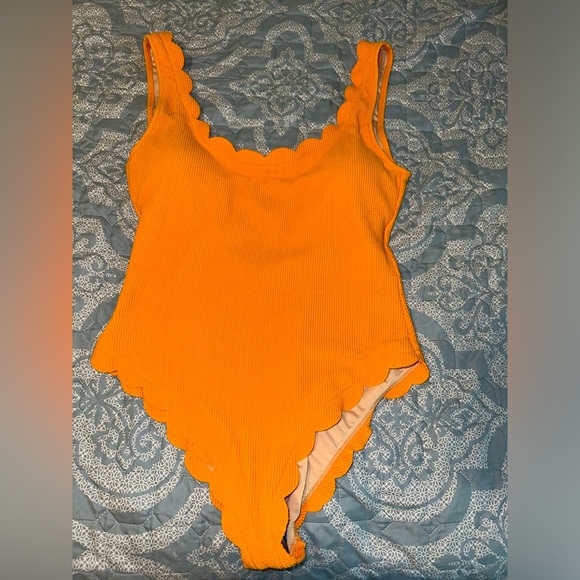 Baltic born one piece - Picture 3 of 7